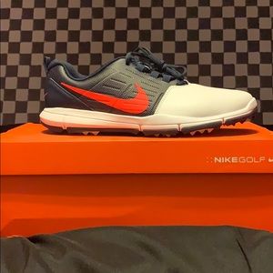 Nike Explorer SL golf shoes